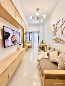 Minimalist Chic Condo near MOA-Shore3 Tower2