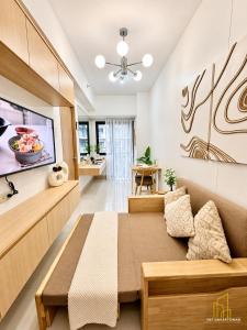 Minimalist Chic Condo near MOA-Shore3 Tower2