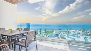 Oceanfront Luxury Condo w Heated Pool & Hot Tub