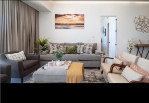 Oceanfront Luxury Condo w Heated Pool & Hot Tub