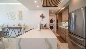 Oceanfront Luxury Condo w Heated Pool & Hot Tub