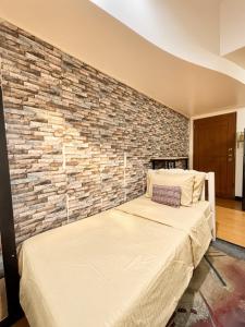 Metro Place Condo Staycation