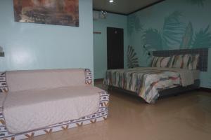 YOO C Apartment Dumaguete - Studio wifi netflix kitchen