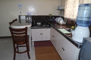 YOO C Apartment Dumaguete - Studio wifi netflix kitchen