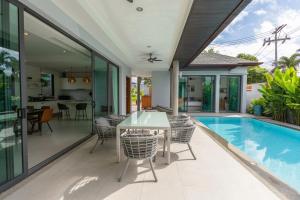 The S Villas