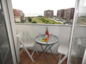 Two-Bedroom Apartment room in DEAUVILLE 2000
