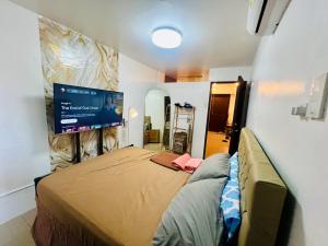 GOLDYS PLACE 2-BEDROOM WITH BALCONY NETFLX Karaoke Youtube