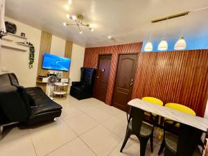 GOLDYS PLACE 2-BEDROOM WITH BALCONY NETFLX Karaoke Youtube