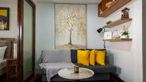 Boutique apartment in Mosaic Tower Fast Wifi with Stunning Skyline View