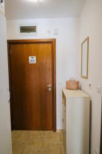 F6 Artistic Mountain Studio with Spa Patio Parking