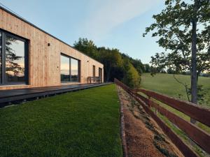 NOMA Jakubovice - tiny house v přírodě s neuvěřitelným výhledem a finskou saunou v ceně