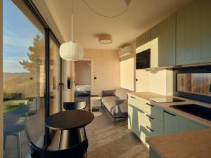 NOMA Jakubovice - tiny house v přírodě s neuvěřitelným výhledem a finskou saunou v ceně