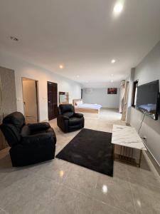 House 11 Patong Beach 4BR