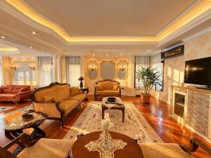 Beachfront Holiday Villa with Magnificent View