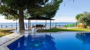 Beachfront Holiday Villa with Magnificent View