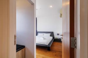 HUGE Luxury Condo Center of BKK 5 mins BTS Asok