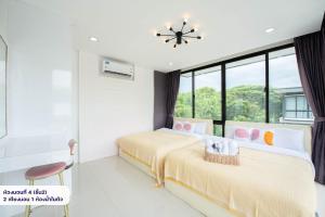 Avery Lush Escape Villa