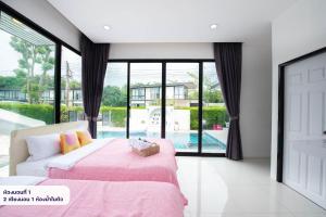 Avery Lush Escape Villa