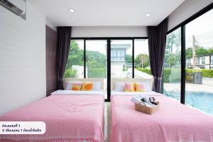 Avery Lush Escape Villa