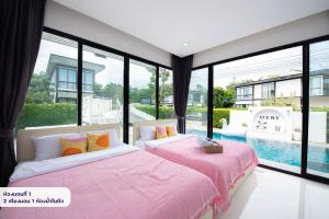 Avery Lush Escape Villa