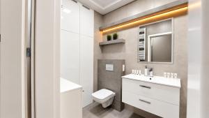 Sunny Breeze Apartment next to the beach by TriApart