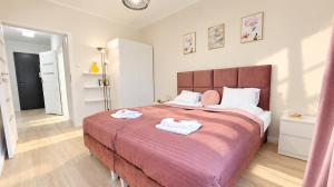 Sunny Breeze Apartment next to the beach by TriApart