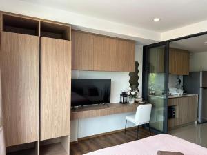 Designer Room with Balcony, Very Close to the Beach