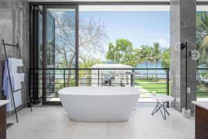 Luxury Modern Beachfront Villa - Onyx