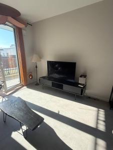 Lumina I Spacious 2-room Apart with Parking I Terrace
