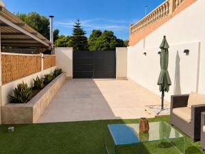 La Marina - 3 Bed House near Beach