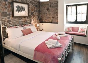 Lithora Arachova - Stone Home with Fireplace
