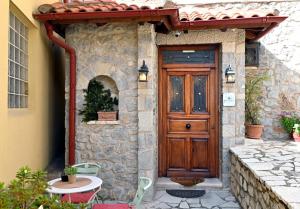 Lithora Arachova - Stone Home with Fireplace