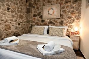 Lithora Arachova - Stone Home with Fireplace