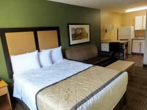 Deluxe Studio with 1 Queen Bed - Non-Smoking room in Extended Stay America Suites - Dallas - Coit Road