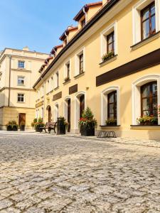 DWUPIĘTROWY apartament z DWOMA pokojami i DARMOWYM PARKINGIEM w centrum Kłodzka 7