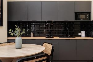 Krowoderska Cozy 1-Bedroom Apartment - by Upstairs
