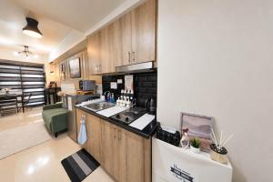 Modern MOA Suite with Balcony, Netflix & Mini Karaoke