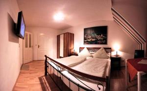 Double Room room in Balthasar Neumann Speiserei & Gästehaus - Zentrum Brühl -