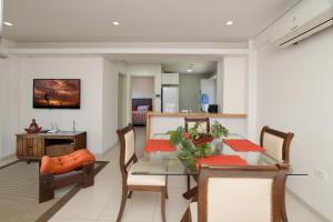 Urban One BR with Outdoor Pool Easy City Access