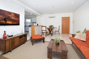 Urban One BR with Outdoor Pool Easy City Access
