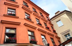 White Wolf House Apartments