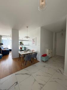 Lumina I 3-room Apart with a large Terrace I Parking