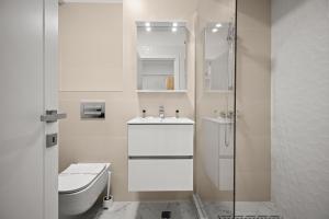 Ivory 22B7 - Modern Studio with Balcony & Parking