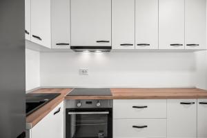 Ivory 22B7 - Modern Studio with Balcony & Parking