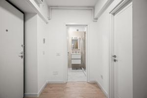 Ivory 22B7 - Modern Studio with Balcony & Parking