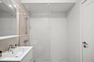 Ivory 22B7 - Modern Studio with Balcony & Parking