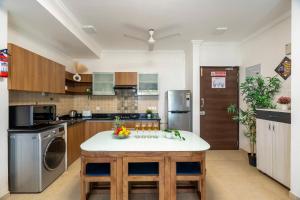 Staymaster SurfShore - Serviced 2BR Apartment with Pools & Gym in Baga