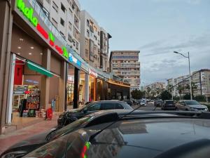 Modern 2BR City Haven, Cafes at Your Doorstep
