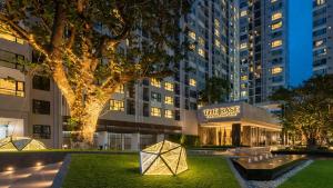 THE BASE CENTRAL LUXURY condo