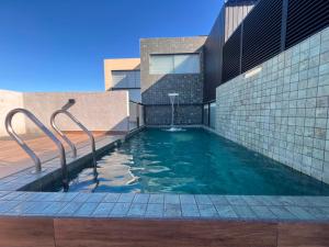 Monoambiente en Equipetrol con balcón y piscina